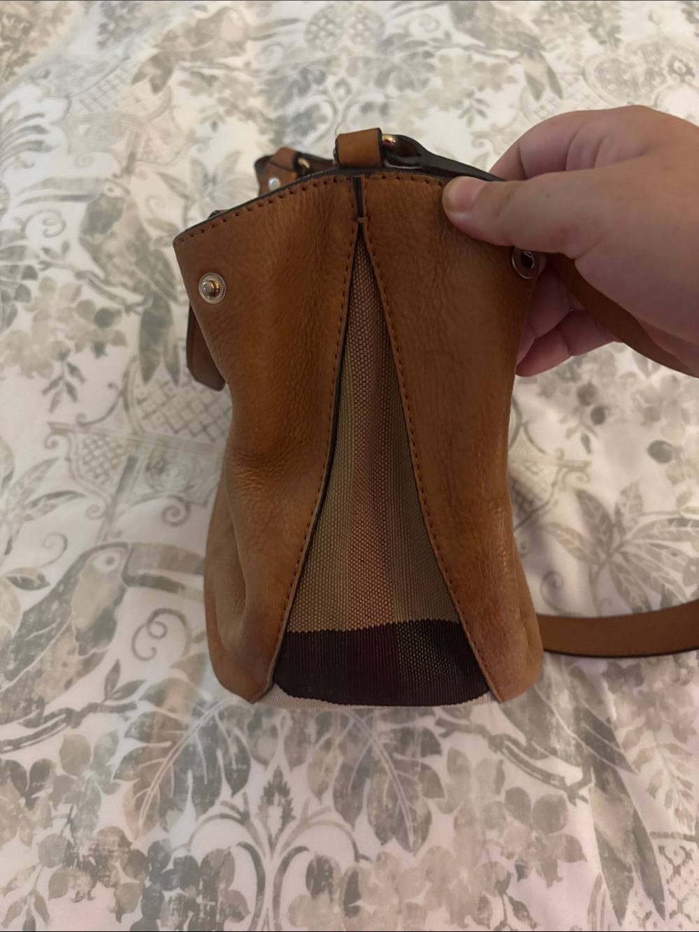 Burberry Tan Leather Shoulder Bag - Picture 4 of 5